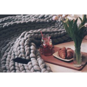 Mega pletená merino deka – mesačná sivá