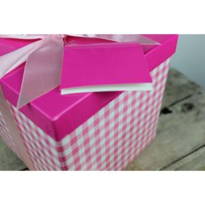 Ružová kockovaná darčeková krabica 12cm