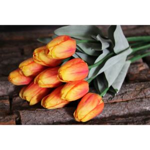 Oranžový umelý tulipán v puku s listami 55cm