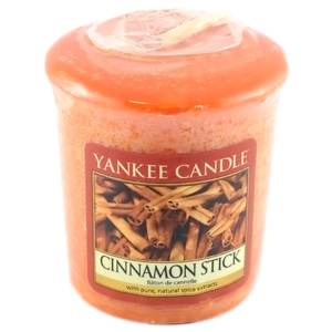 Sviečka Yankee Candle Škoricová tyčinka, 49 g