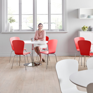 Jedálenská zostava: stôl Ø1100 mm, biely + 4 stoličky, červená
