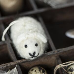 Vlnená závesná dekorácia ovečka Easter Lamb