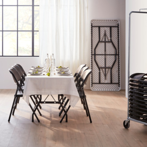 Jedálenská zostava: stôl 1530x760 mm + 6 čiernych skladacích stoličiek