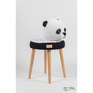 Dizajnová háčkovaná taburetka panda