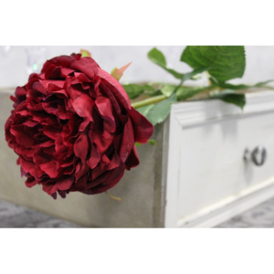 Červená umelá plnokvetá ruža na stonke 83cm