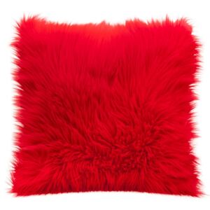 Moderné chlpaté obliečky v červenej farbe na vankúš