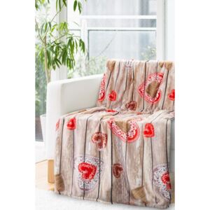 Teplá deka s motívom drevených dosiek a srdiečok
