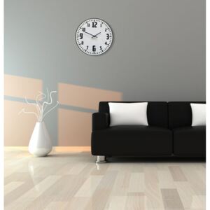 Retro hodiny na stenu v bielej farbe s čiernym ciferníkom