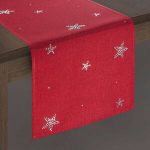 Krásny červený vianočný behúň na stôl s ozdobnými hviezdami