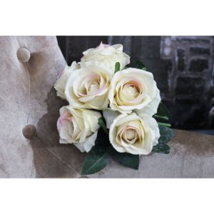 Krémová kytica ruží s ružovým odtieňom