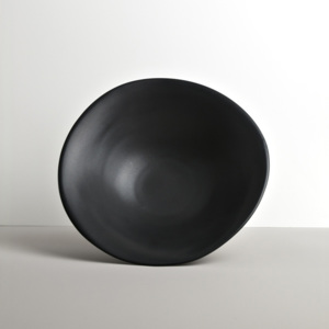 MIJ Veľká misa nepravidelný tvar čierna MODERN 24,5 cm