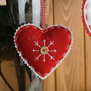 Vianočná ozdoba - srdce filc červené 1ks - POŠKODENÉ