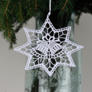 Háčkovaná vianočná ozdoba hviezda so zvončekom 10cm