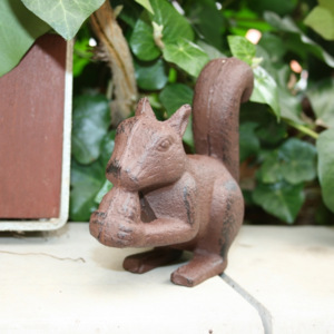 Dekorácia na záhradu - veverička 11,7x5,4x11cm