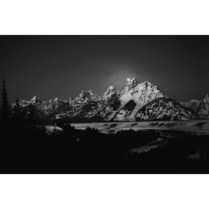 Umelecká fotografia Full Moon Sets in the Teton Mountain Range, Raymond Salani III