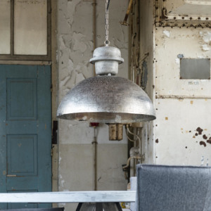 Závesná lampa kovová s patinou a dreveným prvkom povrch staré striebro Ø 53 Zijlstra