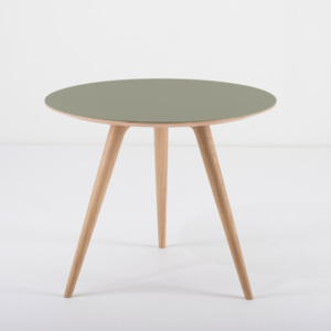 Príručný stolík z dubového dreva so zelenou doskou Gazzda Arp, ⌀ 55 cm