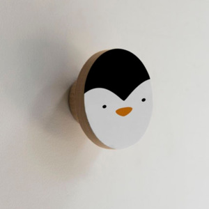 Drevený vešiak v tvare zvieraťa Little Nice Things Penguin