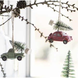 Vianočné závesné autíčko so stromčekom Zelené