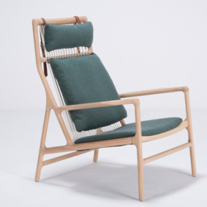 Kreslo s konštrukciou z dubového dreva se zeleným textilným sedadlom Gazzda Dedo