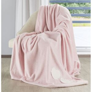 Krásne pohodlné deky v rúžovej farbe s bielym srdiečkom na boku