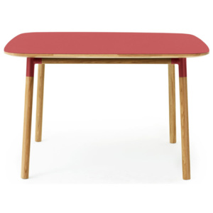 Normann Copenhagen Stôl Form 120x120 cm, červená/dub