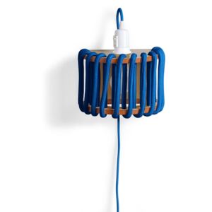 Modrá nástenná lampa s drevenou konštrukciou EMKO Macaron, dĺžka 20 cm