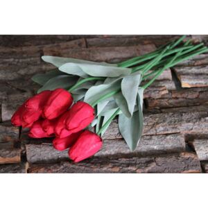 Červený umelý tulipán v puku s listami 55cm
