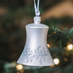 Sklenená vianočná ozdoba Silver Flowers - zvonček