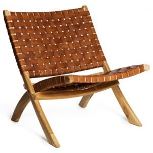 Koňakovohnedá stolička s konštrukciou z teakového dreva a pleteným sedákom z hovädzej kože Simla Fold