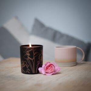 NOBLE ISLE Vonná sviečka Tea Rose