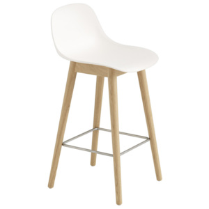 Muuto Barová stolička Fiber s opierkou, drevená podnož, natural white/oak