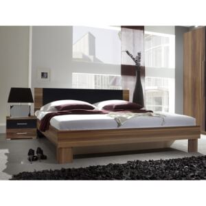 Manželská posteľ 180 cm Verwood Typ 52 (orech + čierna) (s noč. stolíkmi). Akcia -42%. Vlastná spoľahlivá doprava až k Vám domov