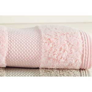 Soft Cotton Luxusný malý uterák DELUXE 32x50cm z Modalu. Majú väčšiu savosť ako bavlna a zostávajú krásne hodvábne aj po niekoľkých rokoch. Ružová