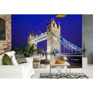 Fototapeta GLIX - London Tower Bridge At Night + lepidlo ZADARMO Vliesová tapeta - 416x254 cm